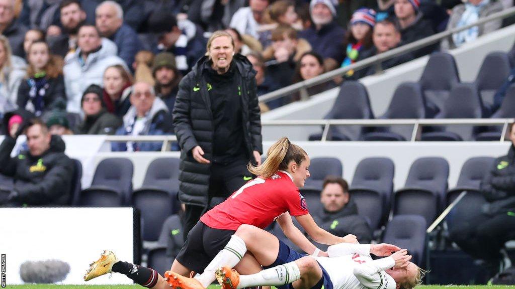 Ella Toone hits out at Eveliina Summanen