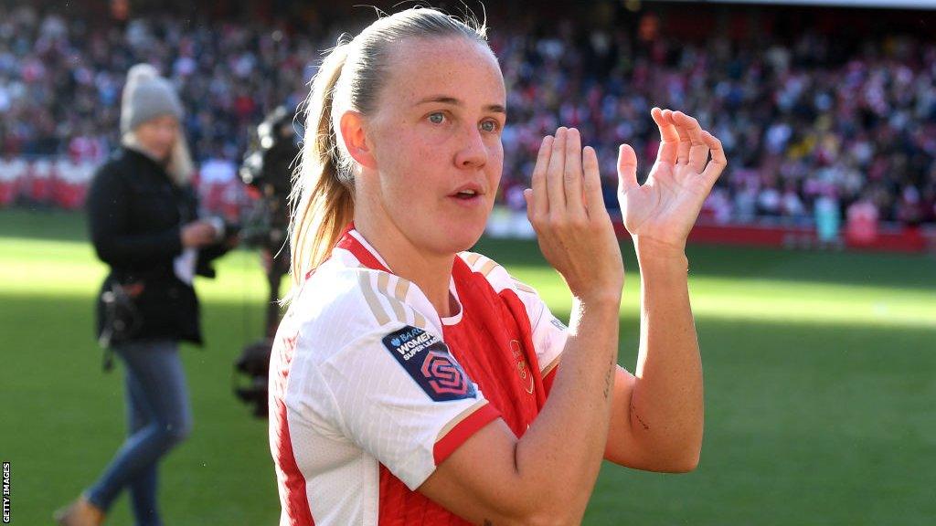 Beth Mead applauds the Arsenal fans