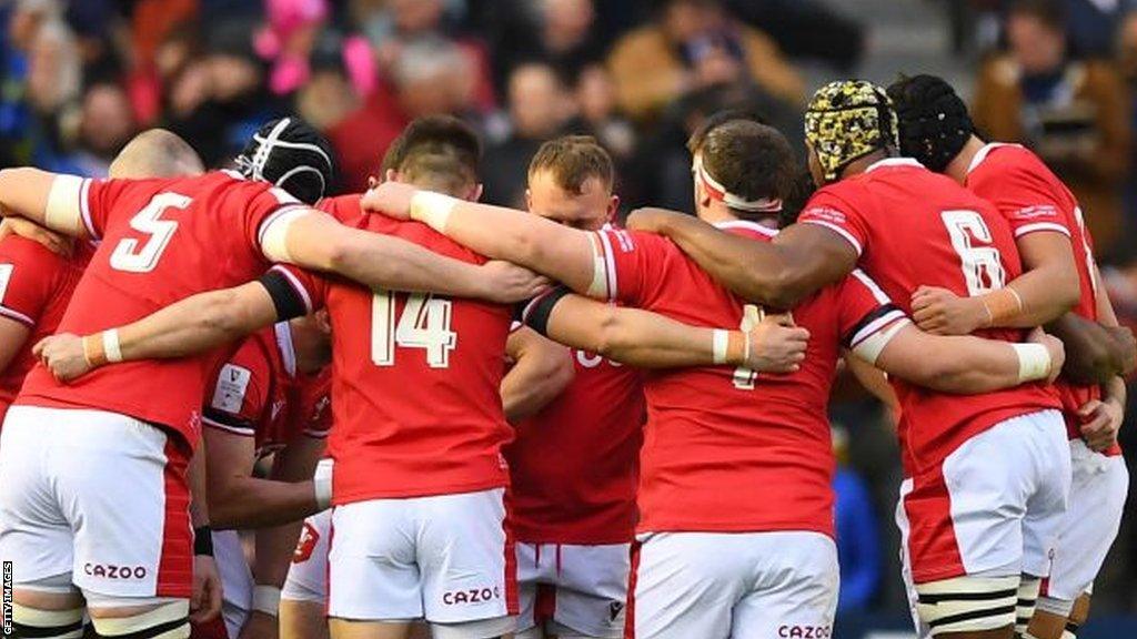 Wales players gather in a huddle