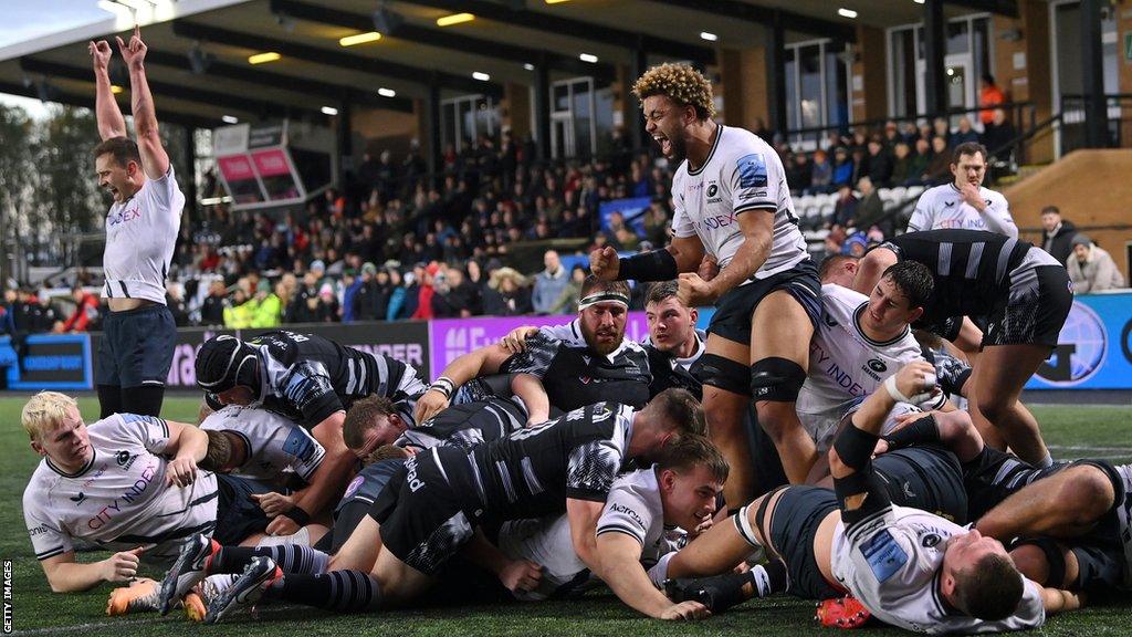 Andy Christie (centre) playing for Saracens