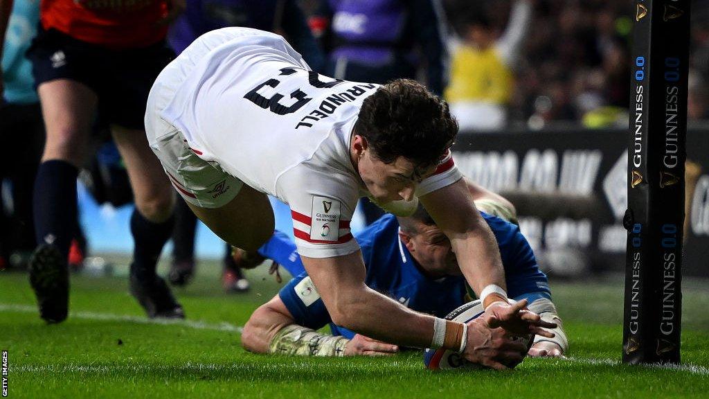 Henry Arundell scores a try