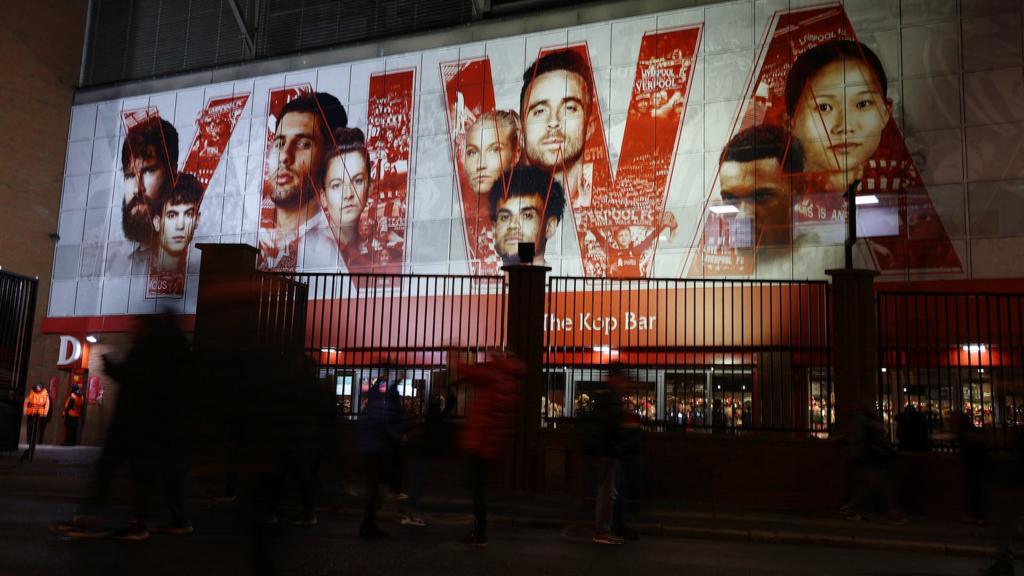 fans outside Anfield pre-match