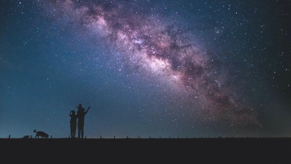 Family star gazing