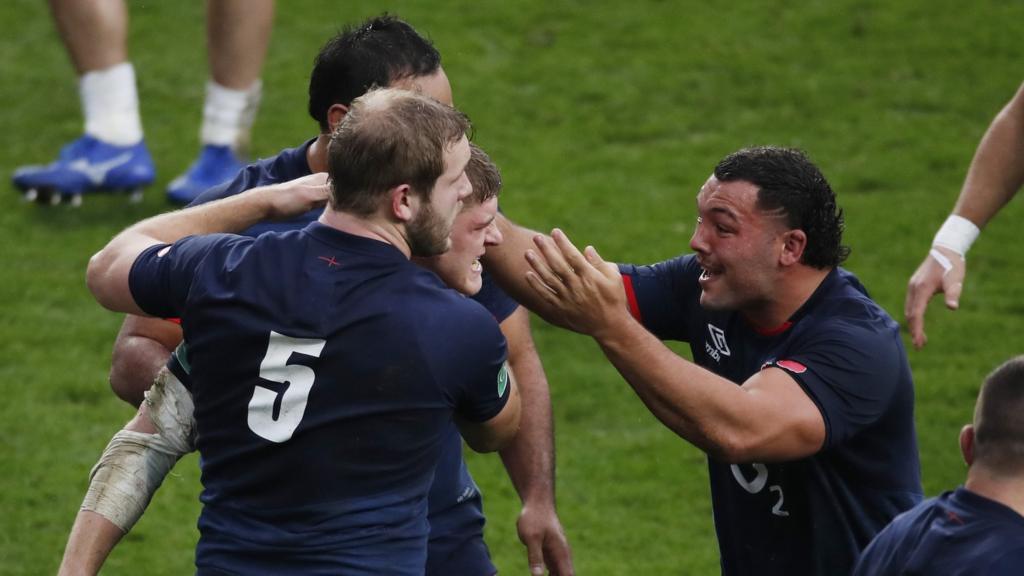 England celebrate Jack Willis' try