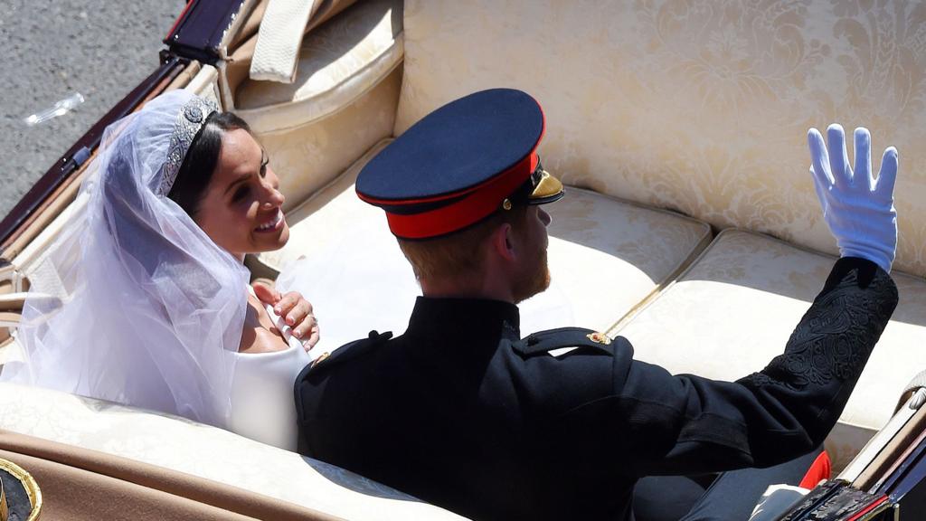 Prince Harry, Duke of Sussex and Meghan, Duchess of Sussex in an open-top carriage, tour Windsor