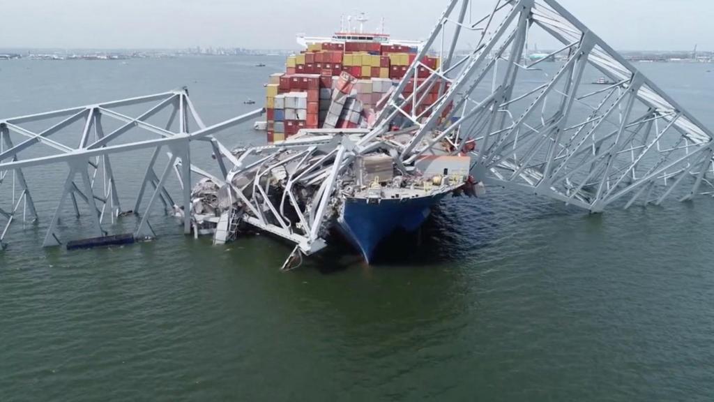 Container ship Dali and the collapsed bridge