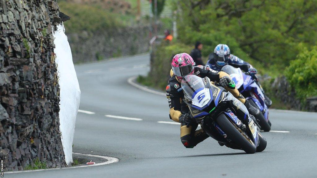 Hillier leads Ian Hutchinson during a Supersport race over the Isle of Man Mountain Course