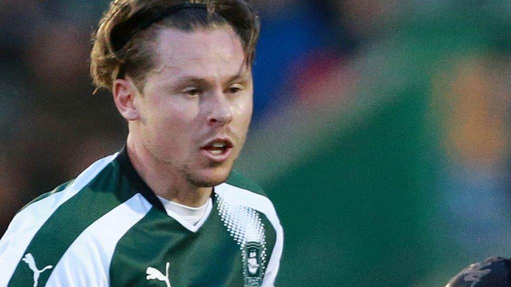 Simon Church playing for Plymouth Argyle