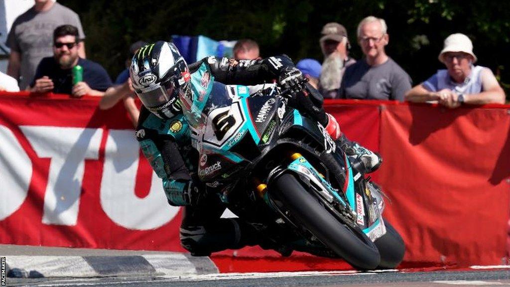 Michael Dunlop negotiates Quarter Bridge