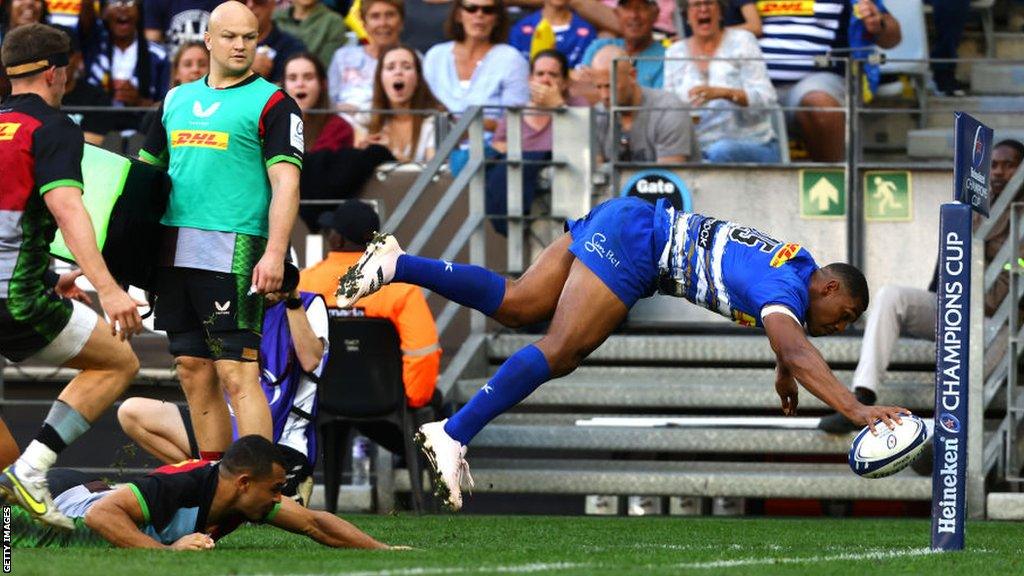 Damian Willemse scores