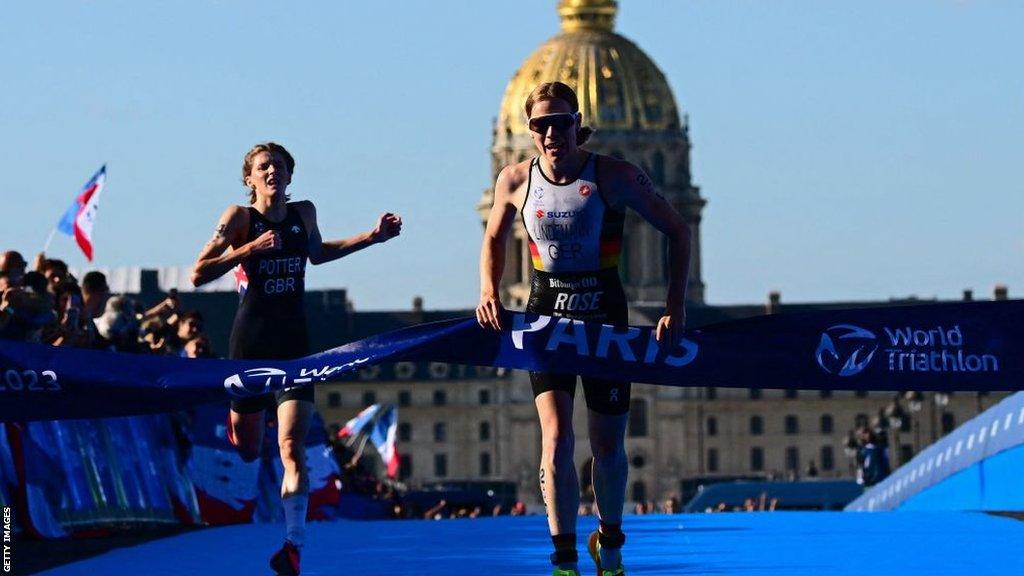 Laura Lindemann pips Beth Potter to gold in the triathlon mixed relay test event for Paris 2024