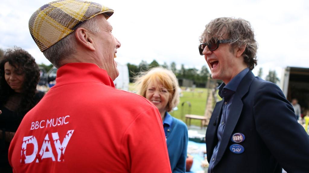 Jarvis Cocker and Bez film Bargain Hunt