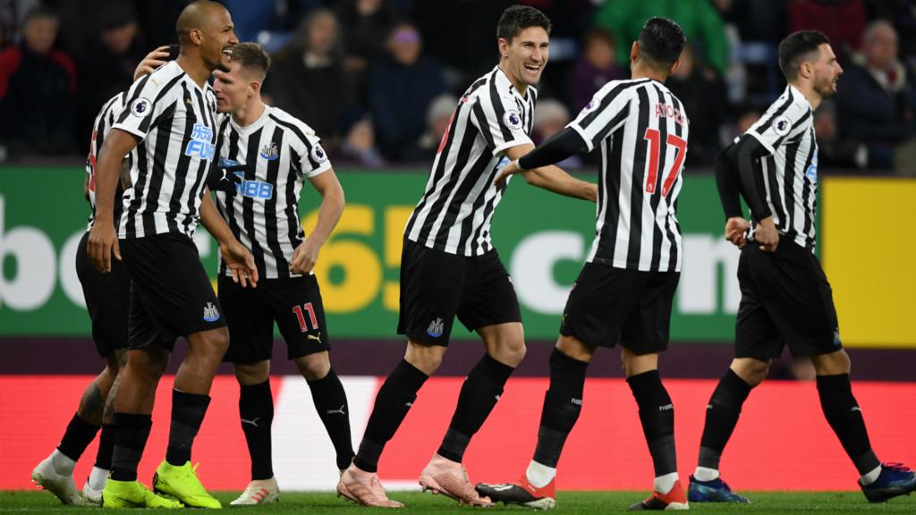 Federico Fernandez celebrates