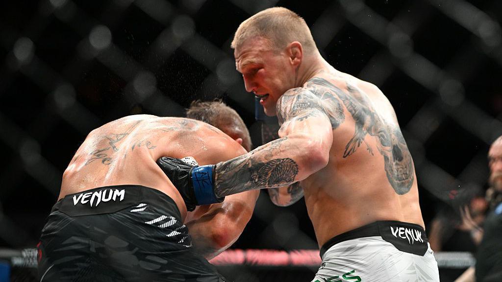 Mason Jones sinks a left hook into the body of Jeremy Stephens