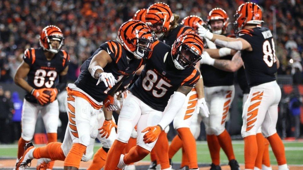 Ja'Marr Chase celebrates with Tee Higgins