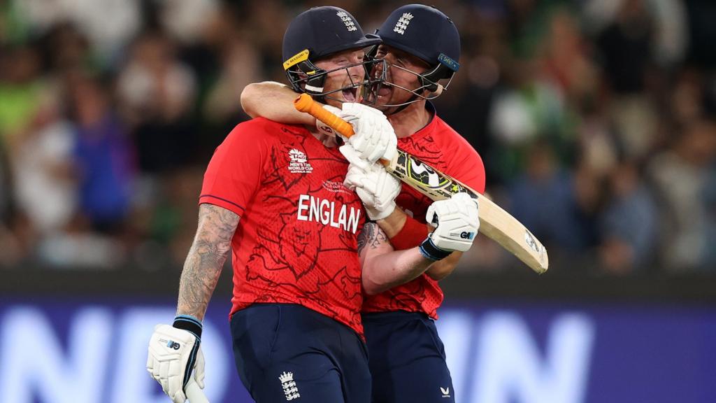 England players celebrate winning the T20 World Cup