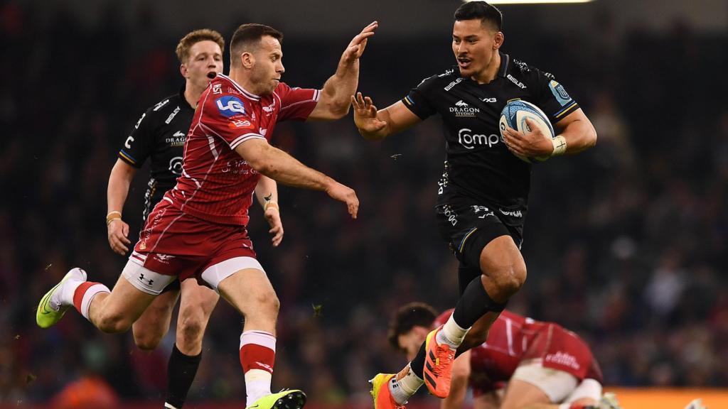 Sio Tomkinson of Dragon tries to get away from Scarlets' Gareth Davies