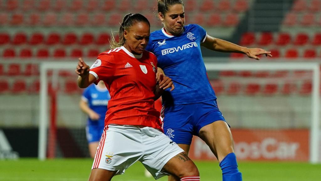 Benfica's Nycole Raysla and Tessel Middag of Rangers