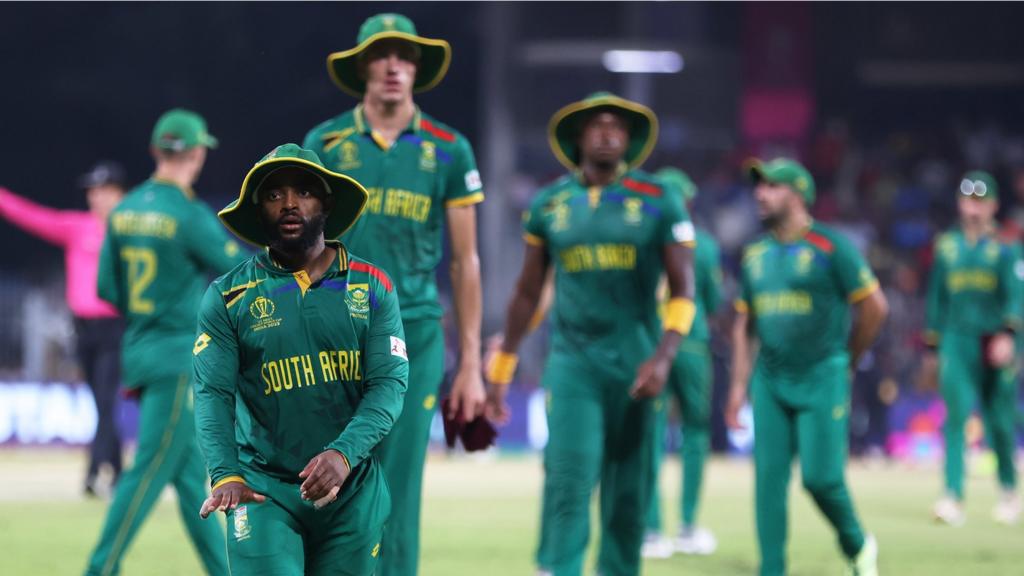 Temba Bavuma of South Africa leading his teammates