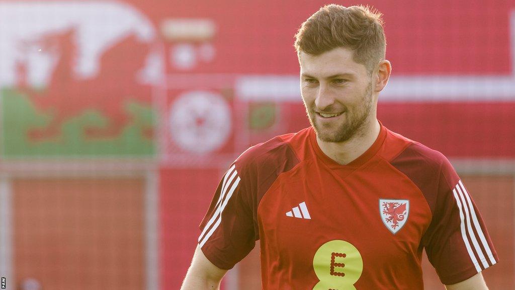 Ben Davies trains in Doha