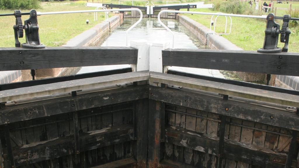 Canal lock