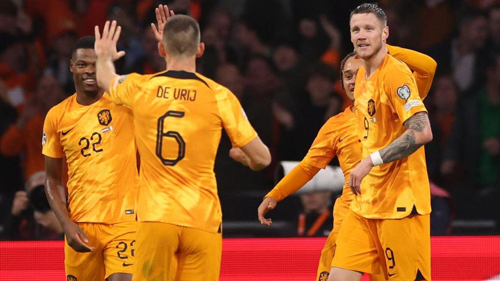 Wout Weghorst (right) put the Netherlands ahead after 12 minutes in Amsterdam