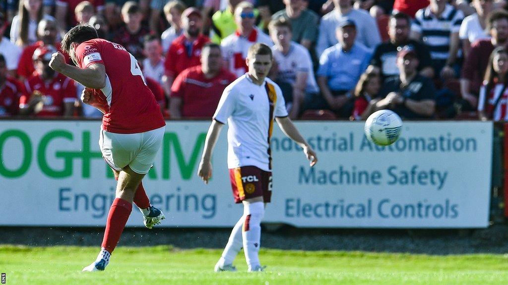 Shane Blaney scores for Sligo Rovers against Motherwell