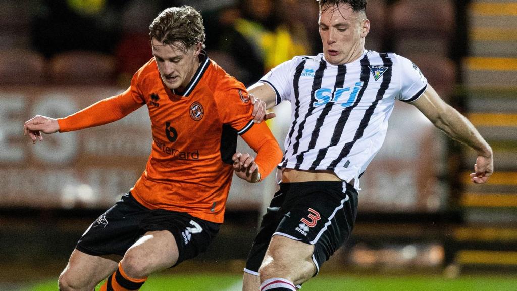 Dundee United against Dunfermline Athletic