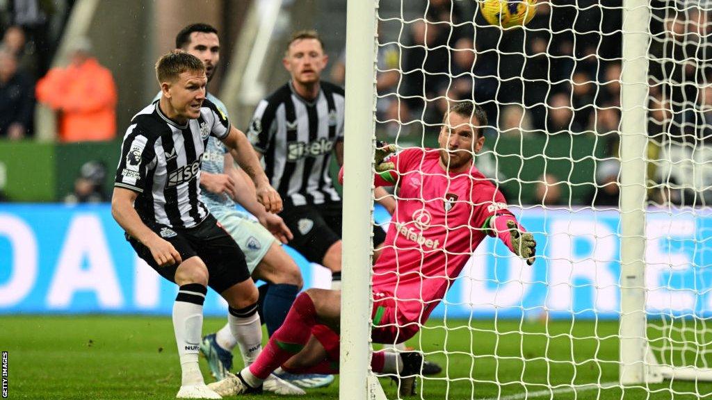 Matt Ritchie scores for Newcastle against Bournemouth at St James' Park