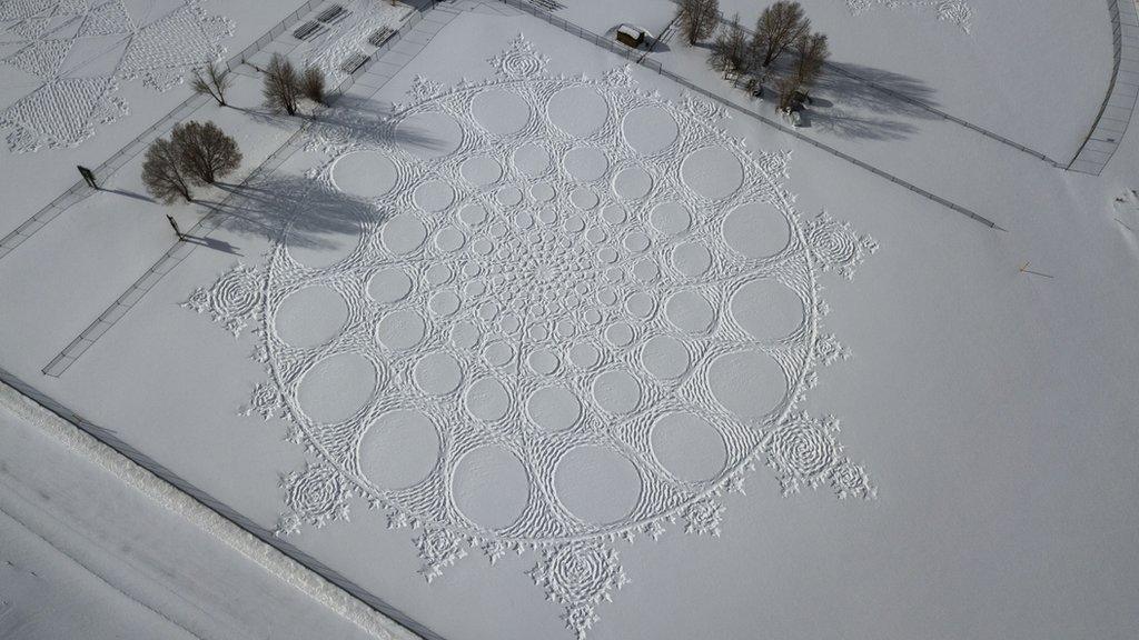 Simon Beck snow drawing