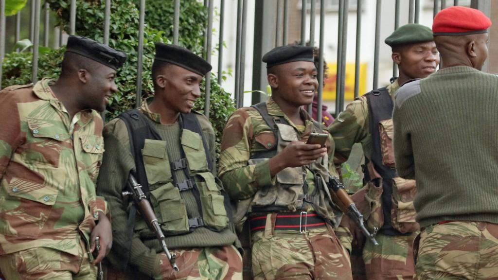 Soldiers are seen on the street in central Harare, Zimbabwe, 16 November 2017