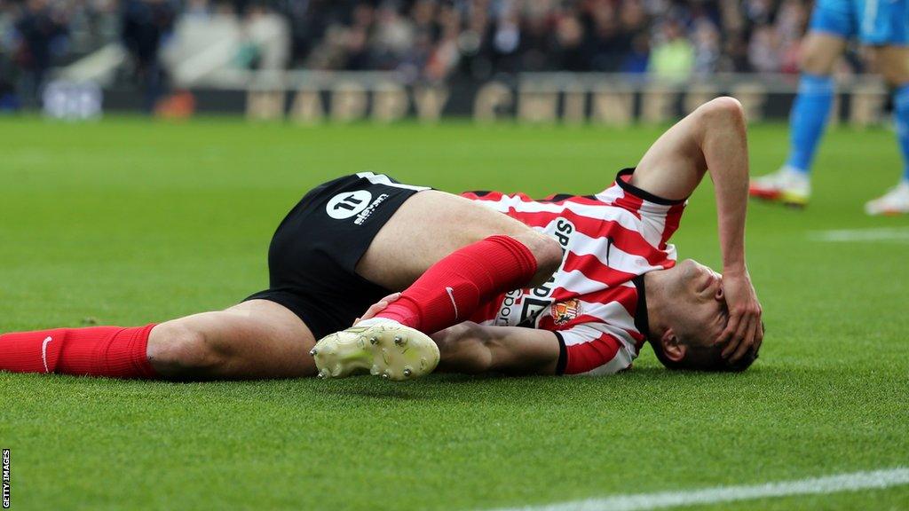 Ross Stewart: Sunderland striker's Achilles injury 'bad', says Tony Mowbray - BBC Sport