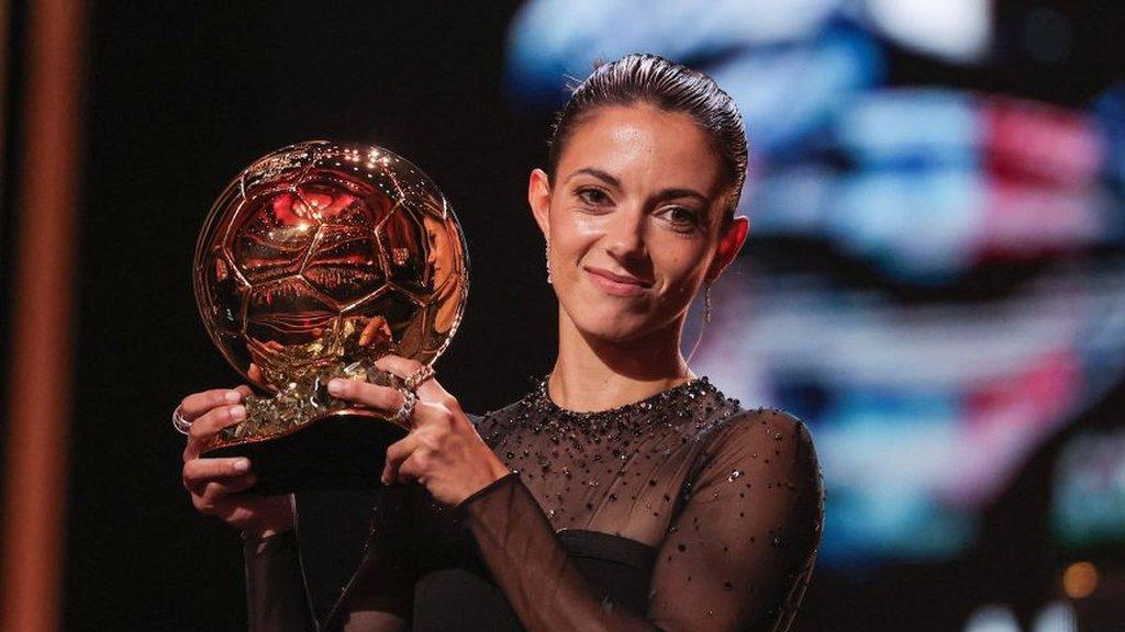 Aitana Bonmati with the Ballon d'Or