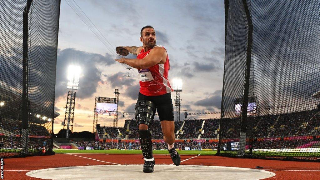 Aled Sion Davies throwing discus at the 2022 Commonwealth Games