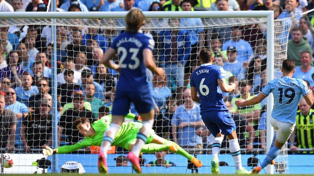 Julian Alvarez scores the winning goal for Manchester City against Chelsea