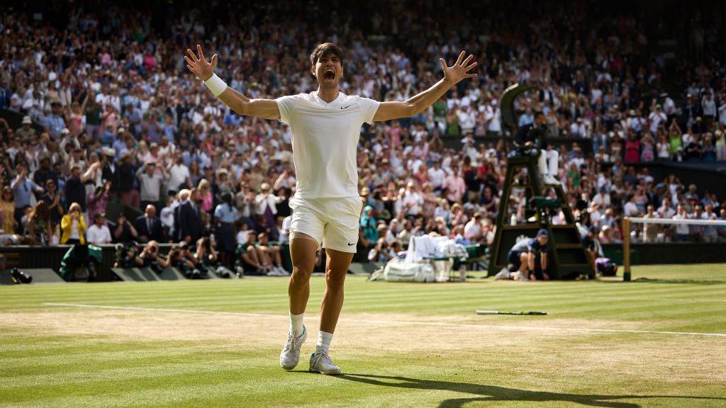 Carlos Alacaraz celebrating at Wimbledon