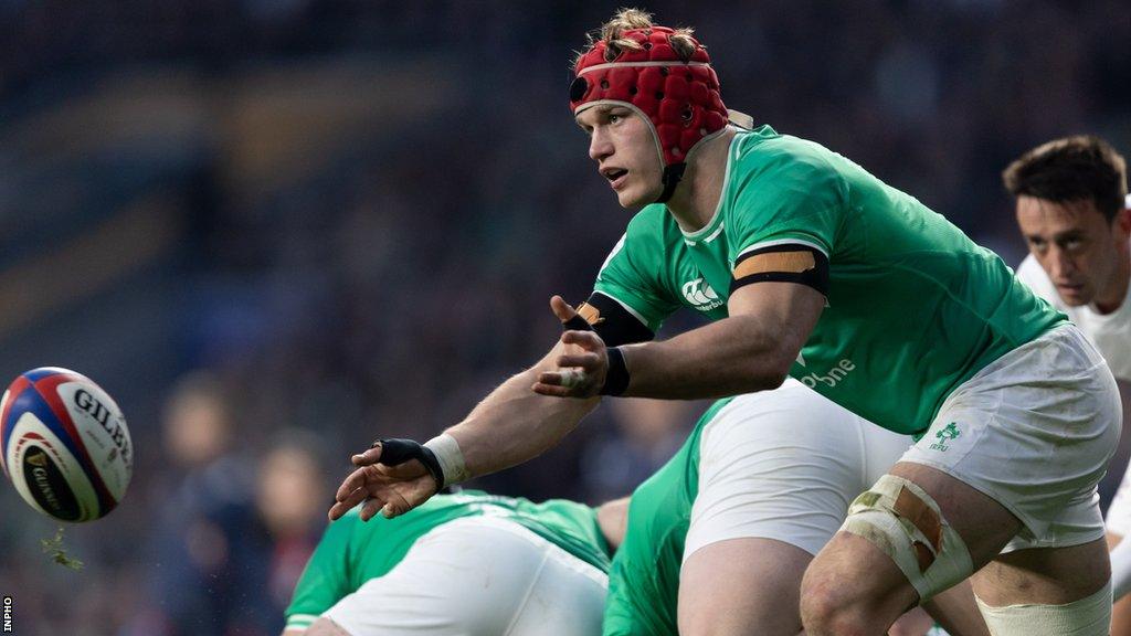 Van der Flier plays a pass during Ireland's defeat by England