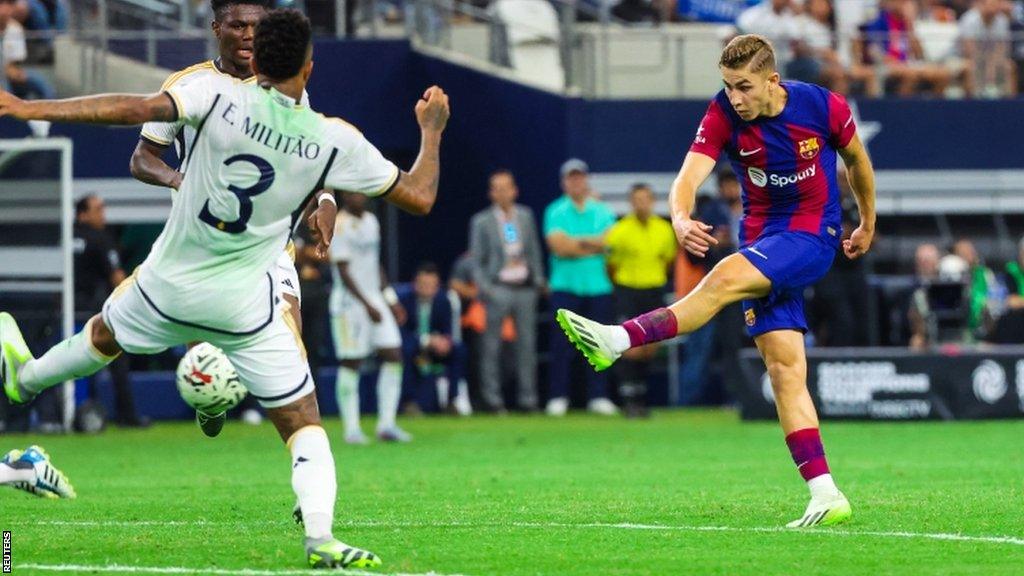 Fermin Lopez scores for Barcelona against Real Madrid