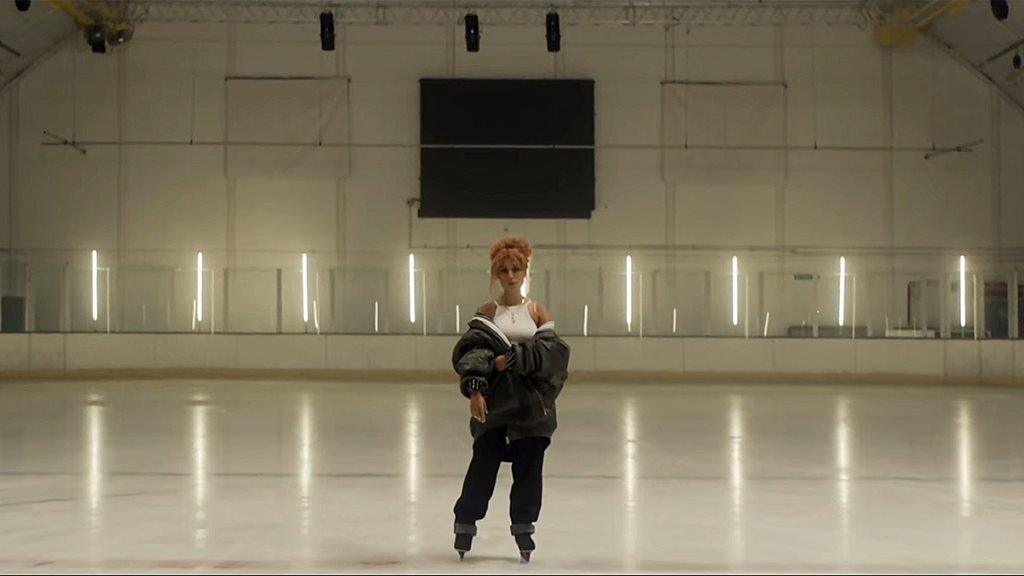 Raye in the video for I, U, Us