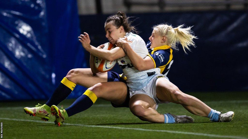 Exeter's Eilidh Sinclair scores a try against Worcester Warriors