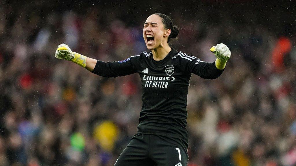 Manuela Zinsberger celebrates victory over Chelsea