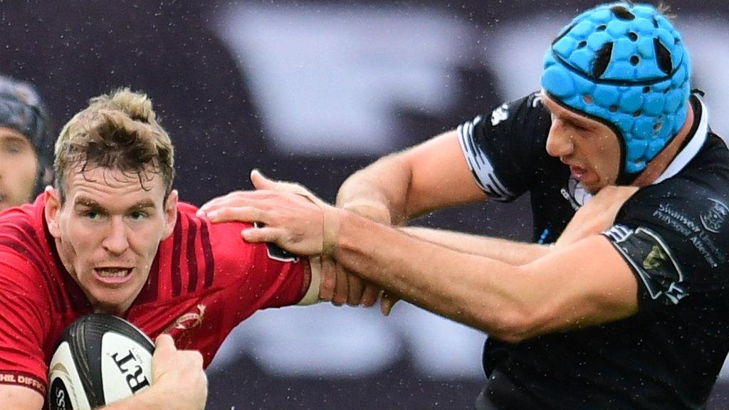 Munster's Chris Farrell fends off Justin Tipuric