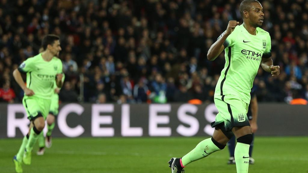 Fernandinho celebrates