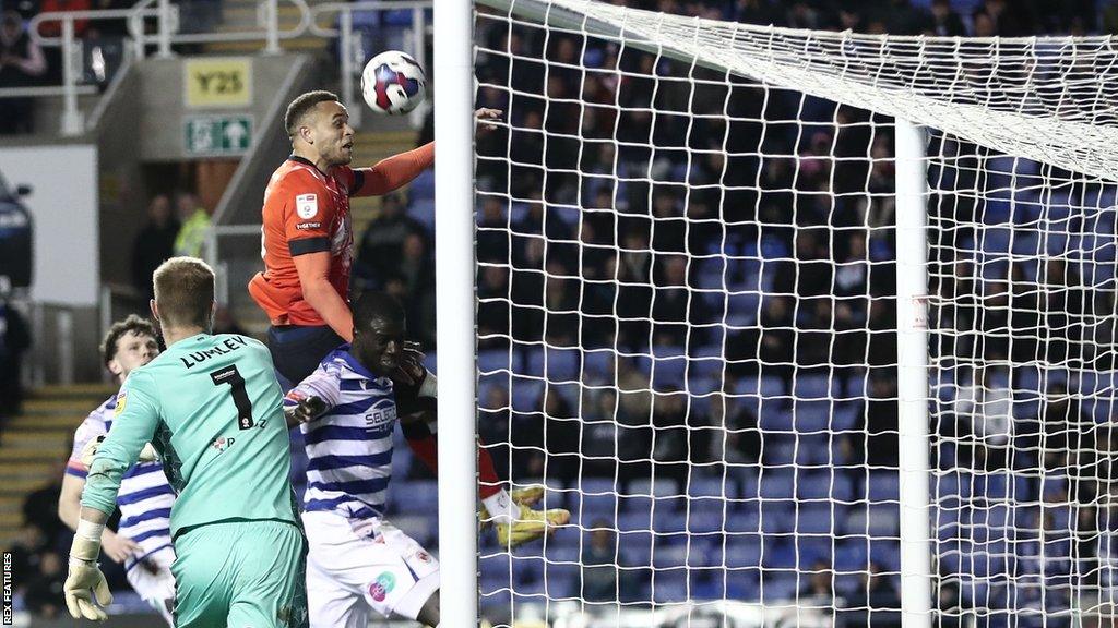 Carlton Morris scores for Luton