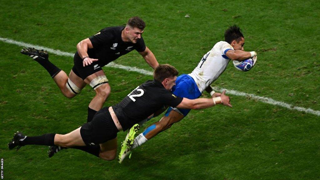 Ange Capuozzo scored Italy's first try four minutes after the restart, sneaking over in the corner