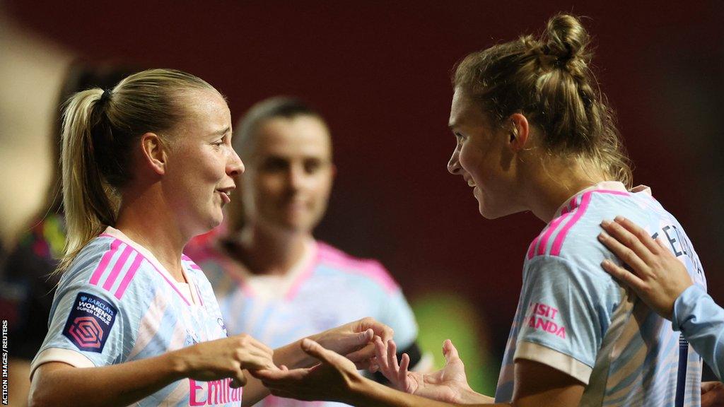 Arsenal football players Beth Mead and Vivianne Miedema