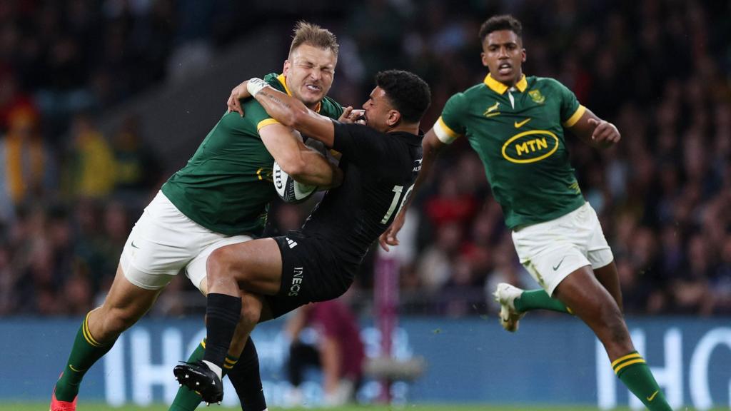 Andre Esterhuizen is tackled by New Zealand fly-half Richie Mo'unga