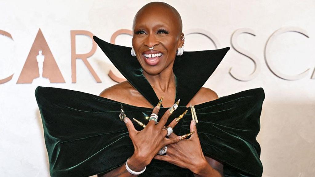 Sterne zeigen Stil auf dem Oscars-Roten Teppich – in Bildern