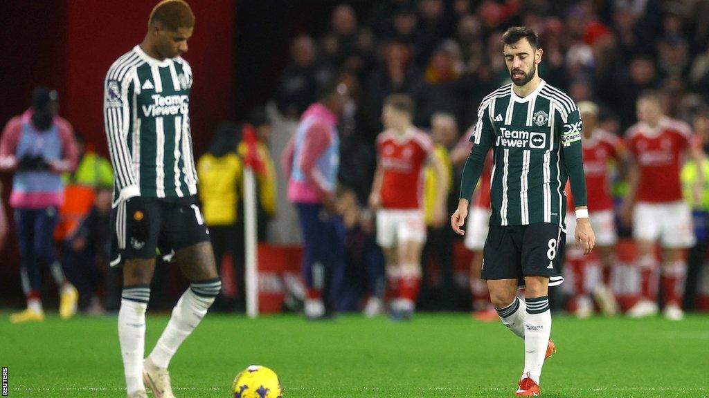 Marcus Rashford and Bruno Fernandes look downtrodden