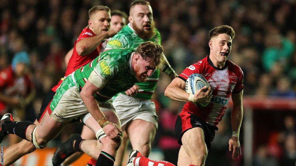 Stephen Varney runs away to score Gloucester's winning try against Leicester